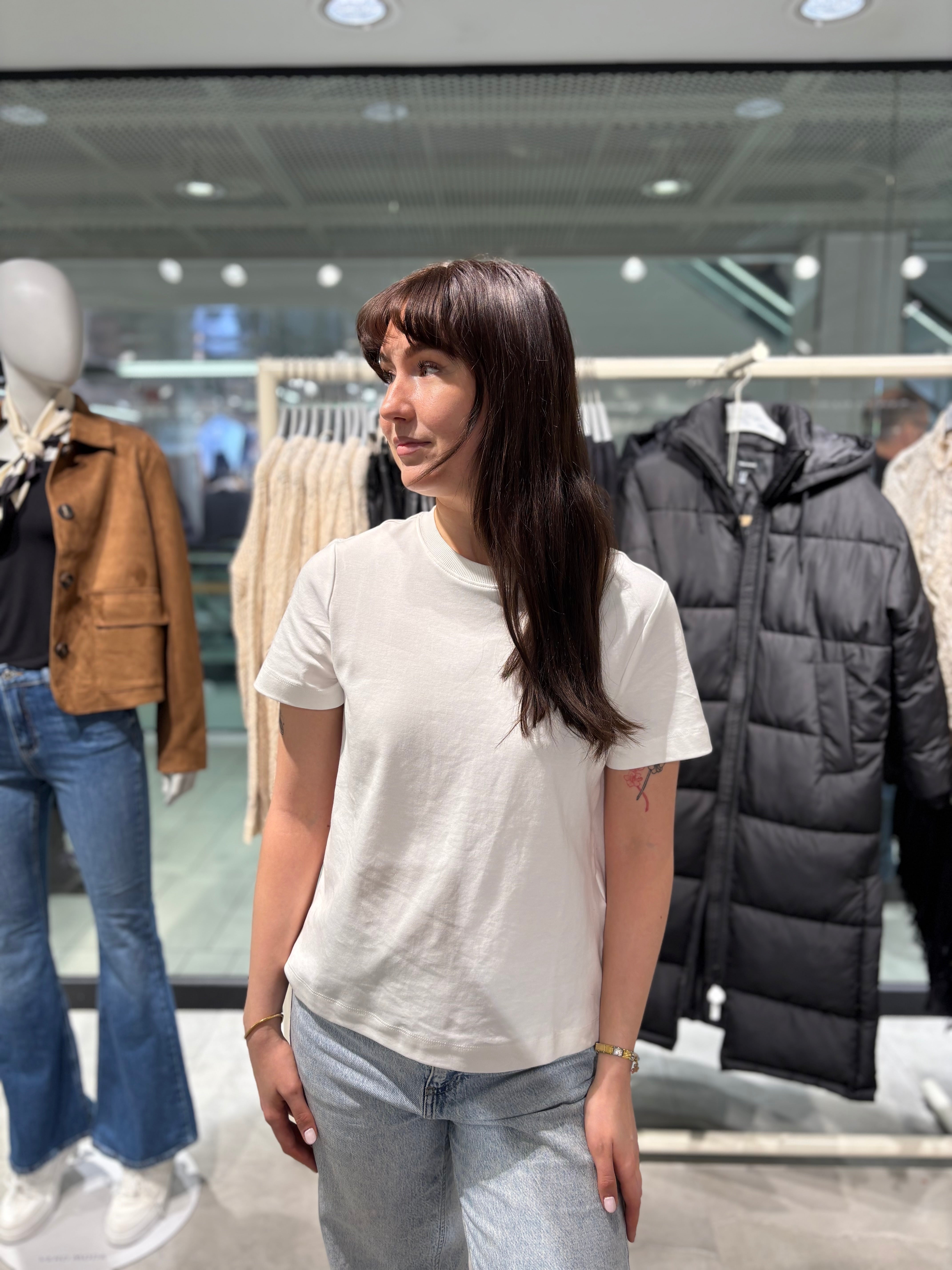 AWNAIMA T-Shirt - Snow White